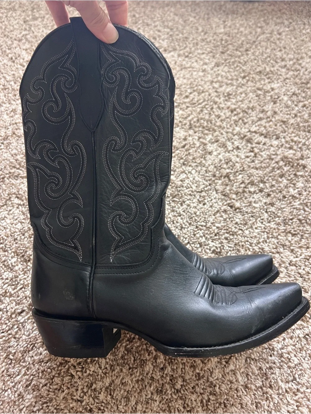 Cavender’s Women's Black Leather Embroidered Western Pointed Toe Boot -Size 8.5